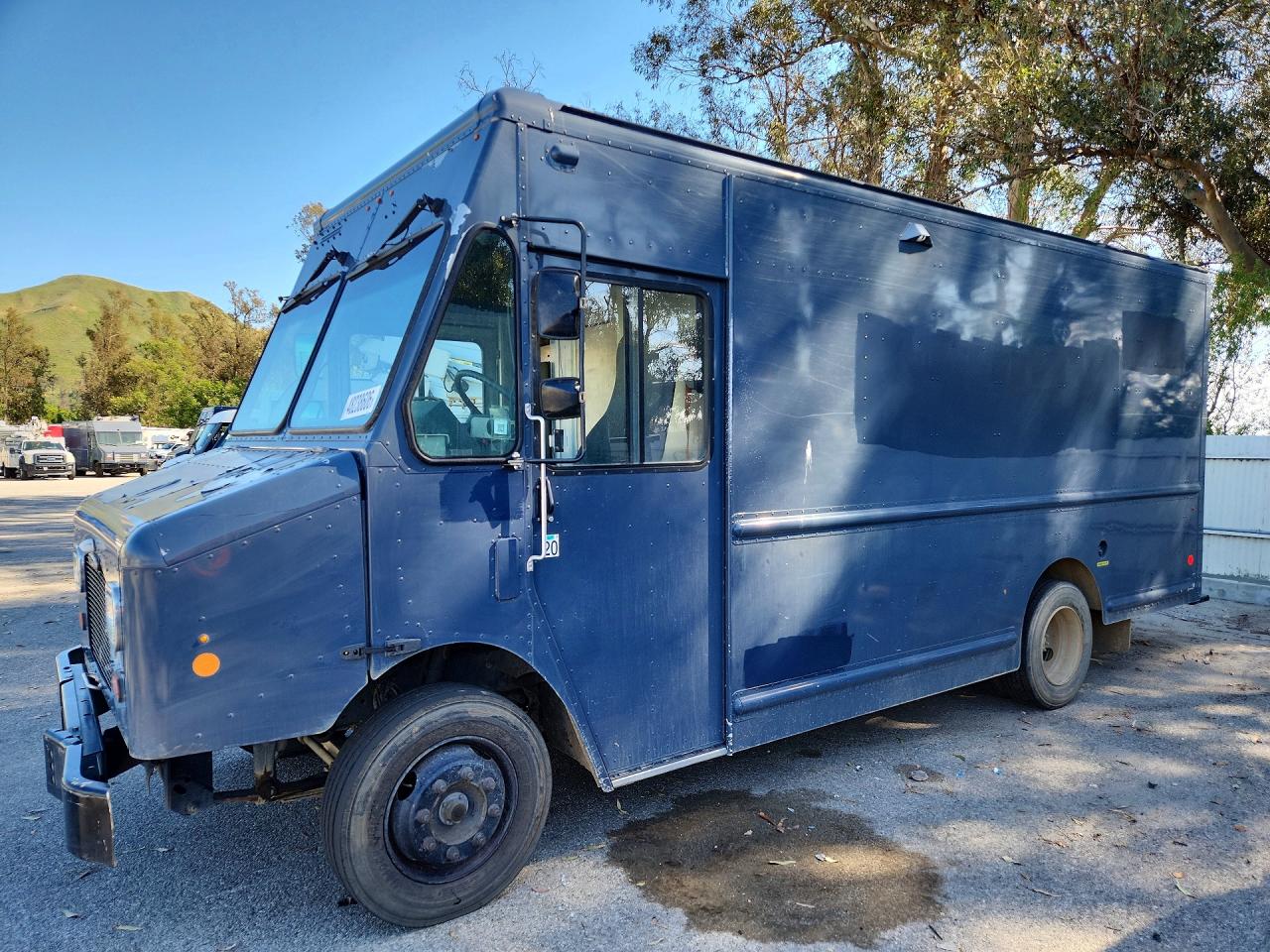 2020 Freightliner VIN 4UZAC2EA1LCLZ7063 COPART salvage auction — Minor Dent/Scratches, CA - CERTIFICATE OF TITLE, sold $20,500 on 2026-08-28 (photo 1)
