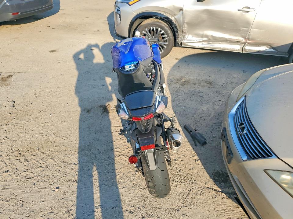 2026 Suzuki Gsx-r VIN JS1GN7FA7T7100868 COPART salvage auction — ROLLOVER, Sc - Cert Of Title-Salvage, sold $1,900 on 2026-07-13 (photo 4)