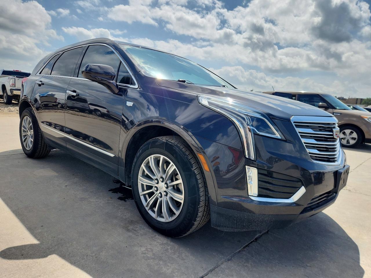 2018 Cadillac XT5 VIN 1GYKNCRS6JZ104791 COPART salvage auction — Side, TX - SALVAGE VEHICLE TITLE, sold $4,800 on 2026-06-25 (photo 4)