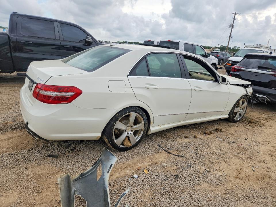 2010 Mercedes-benz E-klasse VIN WDDHF8HB2AA055475 COPART salvage auction — WATER/FLOOD, AL - CERT OF TITLE-FLOOD SALVAGE, sold $525 on 2026-08-04 (photo 3)