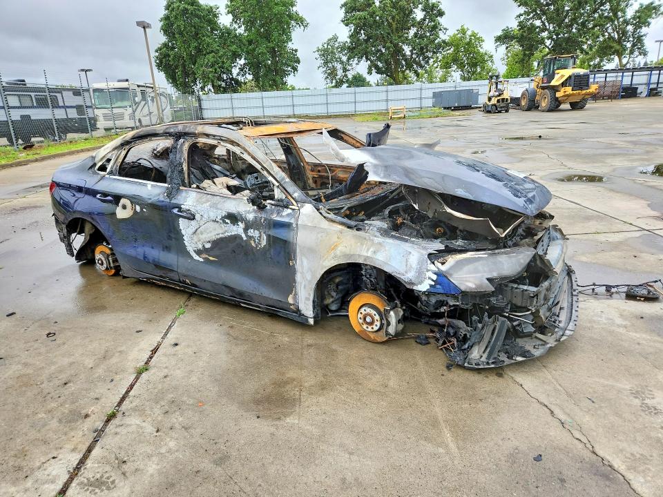 2022 Audi A3 VIN WAUHUDGY2NA017116 COPART salvage auction — BURN, CA - NON-REPAIRABLE VEHICLE CERT, sold $10 on 2026-07-27 (photo 4)
