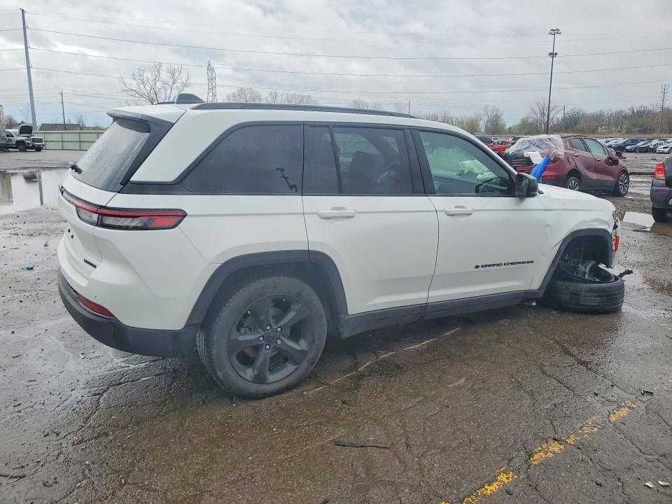 2025 Jeep Cherokee VIN 1C4RJHBG3SC330777 COPART salvage auction — FRONT END, Mi - Certificate Of Title, sold $17,900 on 2026-07-28 (photo 3)