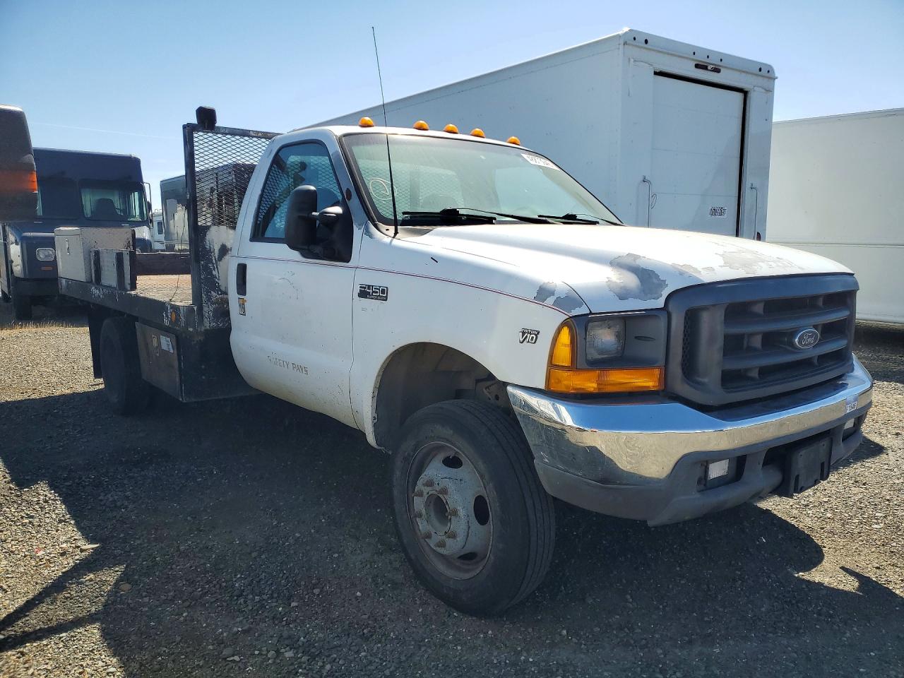 1999 Ford F-450 VIN 3FDXF46S3XMA32540 COPART salvage auction — Normal Wear, CA - DIS/DLR/EXP ONLY CLEAN TITLE, sold $525 on 2026-07-07 (photo 4)