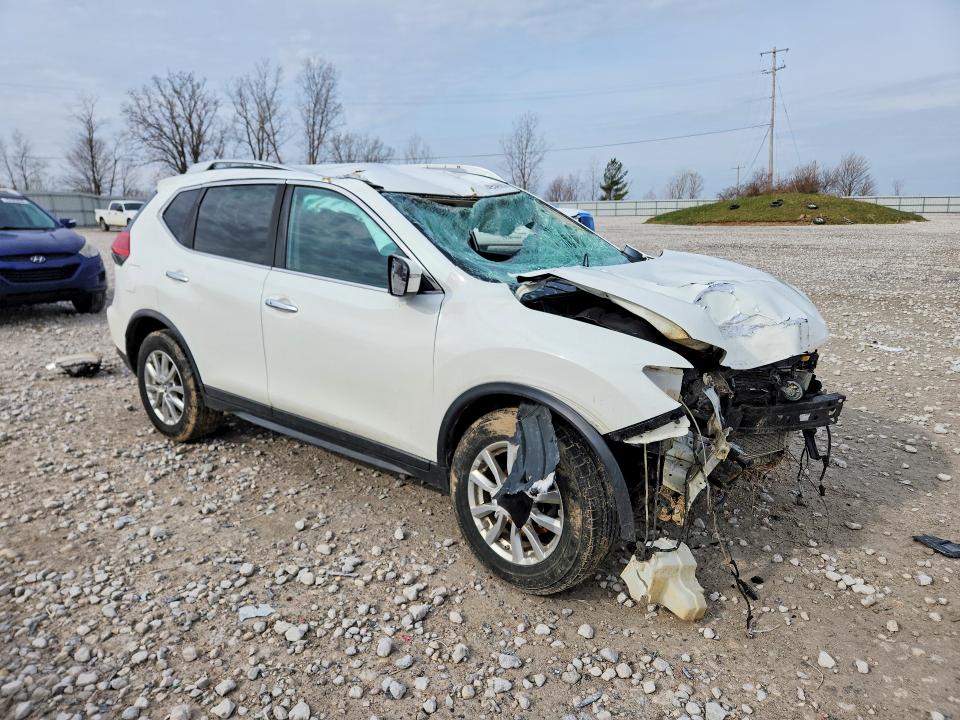 2017 Nissan Rogue VIN KNMAT2MV0HP556101 COPART salvage auction — FRONT END, MI - CERT OF TITLE-SALVAGE VEHICLE, sold $600 on 2026-07-02 (photo 4)
