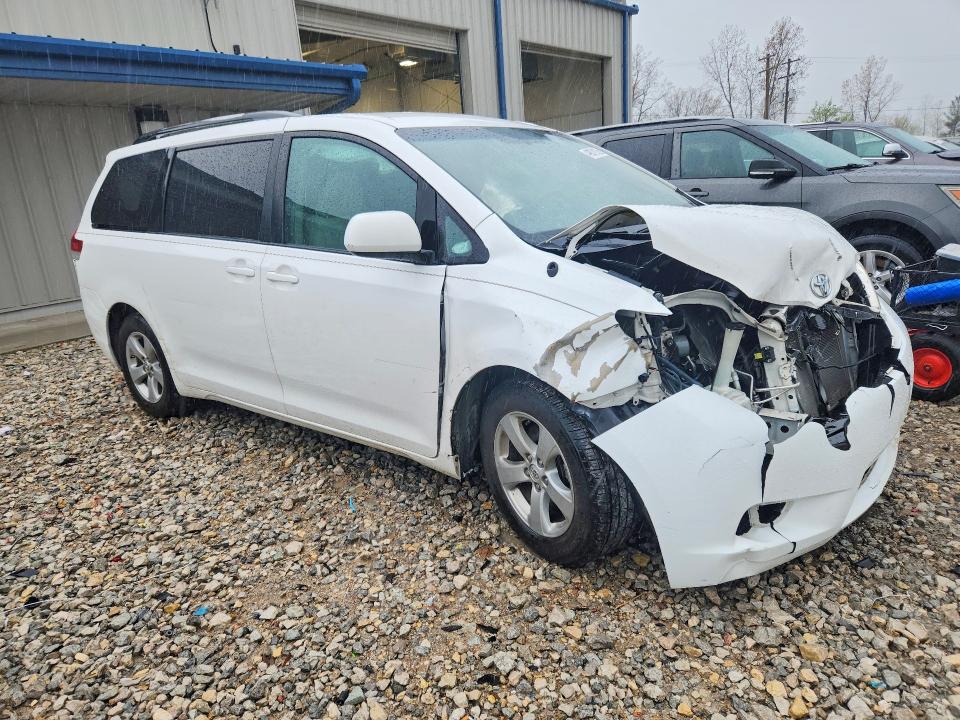 2013 Toyota Sienna VIN 5TDKK3DC3DS308694 COPART salvage auction — FRONT END, In - Certificate Of Title, sold $850 on 2026-07-09 (photo 4)