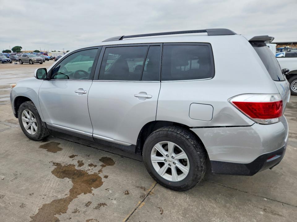 2013 Toyota VIN 5TDZA3EHXDS032008 COPART salvage auction — SIDE, Tx - Salvage Vehicle Title, sold $3,200 on 2026-07-09 (photo 2)