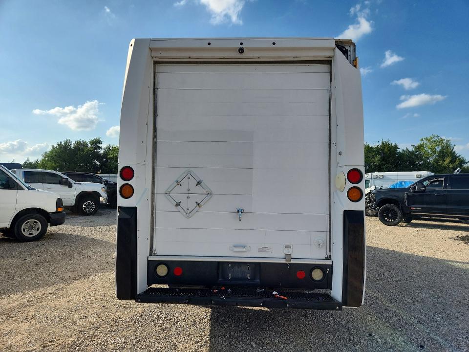 2016 Isuzu Reach VIN JALB4T173G7W00330 COPART salvage auction — MECHANICAL, Ok - Certificate Of Title, sold $2,950 on 2026-07-30 (photo 6)