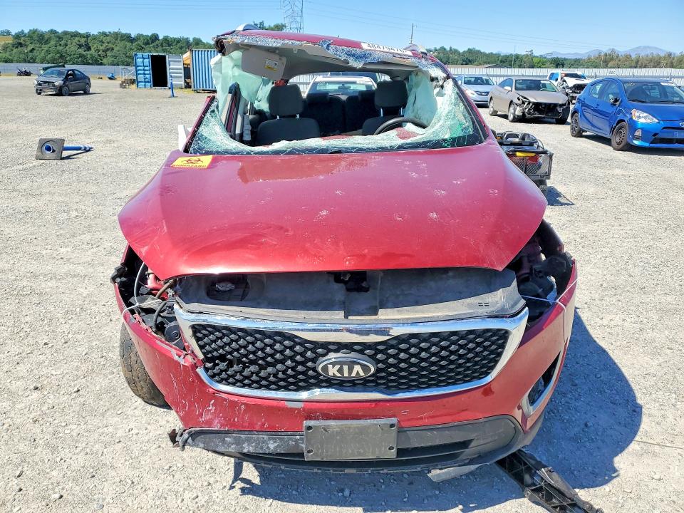 2017 Kia Sorento VIN 5XYPGDA54HG199717 COPART salvage auction — ROLLOVER, Ca - Non-Repairable Vehicle Cert, sold $125 on 2026-07-31 (photo 5)