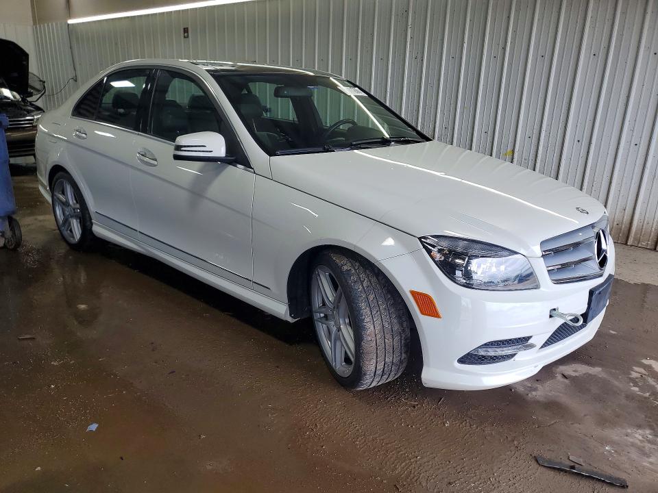 2011 Mercedes-benz C-klasse VIN WDDGF8BB5BR149048 COPART salvage auction — HAIL, Il - Salvage Certificate, sold $2,900 on 2026-08-18 (photo 4)
