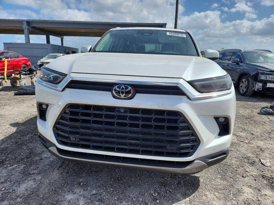 2024 Toyota Highlander VIN 5TDAAAA50RS017182 COPART salvage auction — SIDE, Fl - Cert Of Title Slvg Rebuildable, sold $27,000 on 2026-07-07 (photo 5)