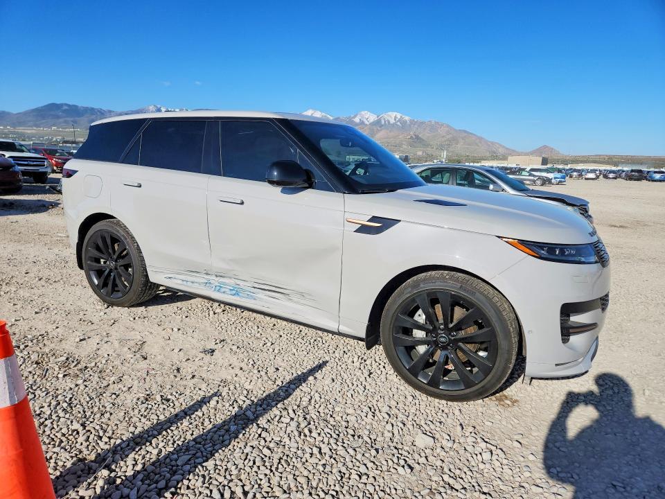2025 Land rover RANGE ROVER VIN SAL1L9E42SA423583 COPART salvage auction — SIDE, Ut - Salvage Certificate, sold $74,000 on 2026-07-10 (photo 4)