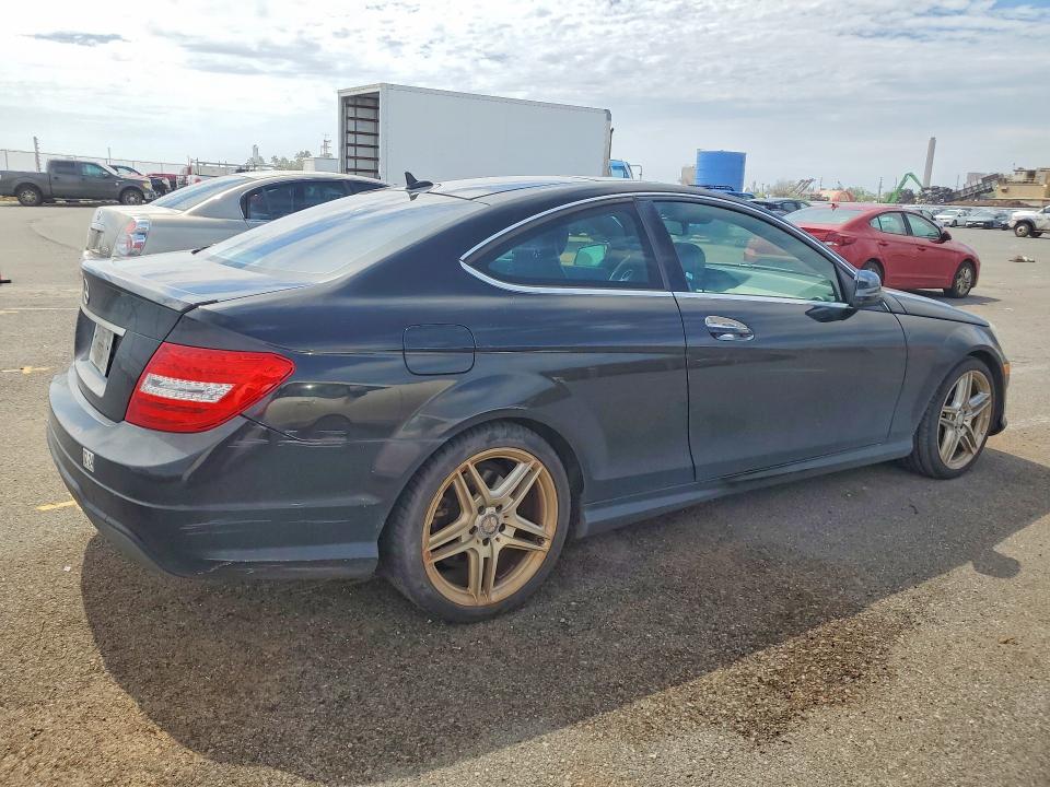 2014 Mercedes-benz C-klasse VIN WDDGJ4HBXEG284251 COPART salvage auction — SIDE, Hi - Certificate Of Salvage, sold $175 on 2026-08-03 (photo 3)