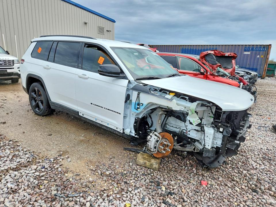 2023 Jeep Cherokee VIN 1C4RJKBG3P8884246 COPART salvage auction — FRONT END, Salvage Title, sold $8,800 on 2026-08-03 (photo 4)