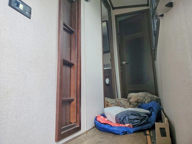 2019 Jayco North point VIN 1UJCJ0BV9K1LL0350 COPART salvage auction — ALL OVER, IN - CERT OF TITLE-SALVAGE TITLE, sold $10 on 2026-07-09 (photo 5)