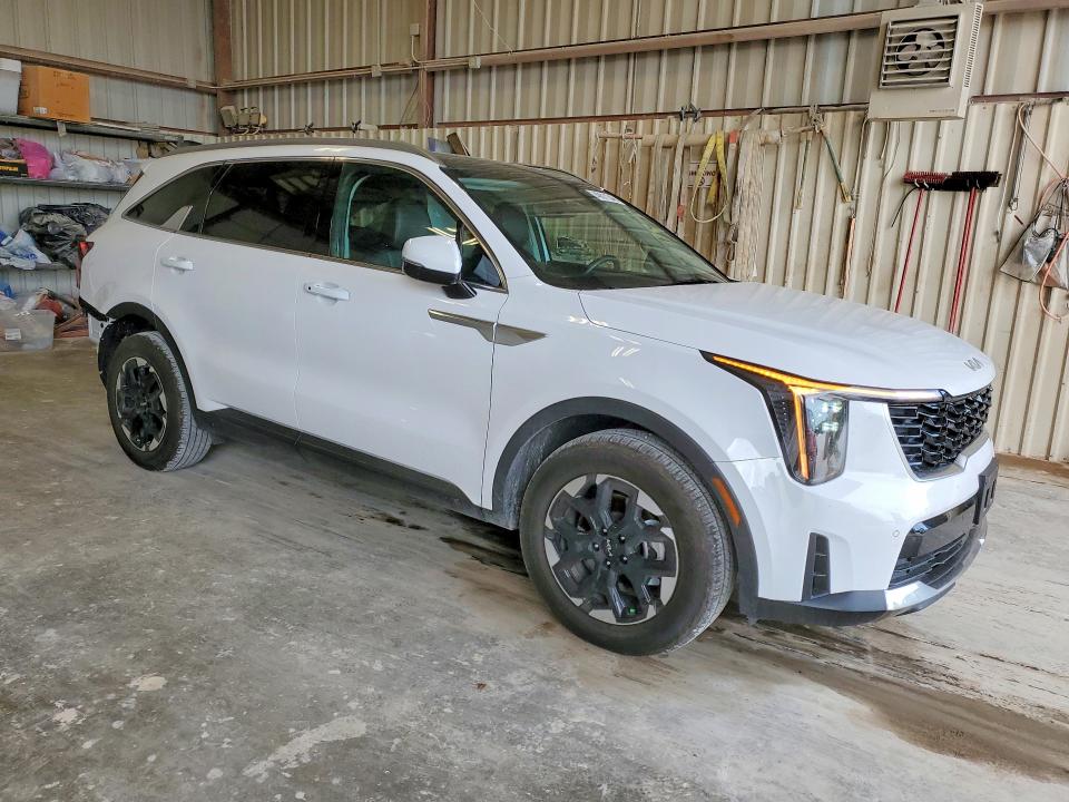 2025 Kia Sorento VIN 5XYRL4JC7SG361978 COPART salvage auction — SIDE, Tx - Salvage Vehicle Title, sold $13,700 on 2026-07-17 (photo 4)