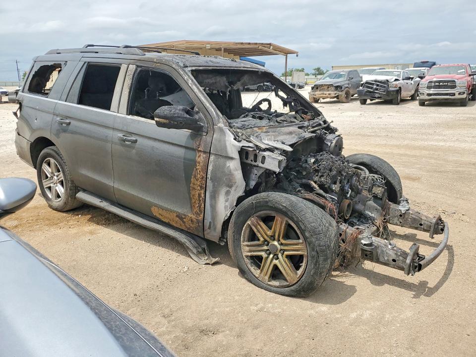 2018 Ford Expedition VIN 1FMJU1HTXJEA31284 COPART salvage auction — BURN, Tx - Nonrepairable Title, sold $550 on 2026-07-02 (photo 4)