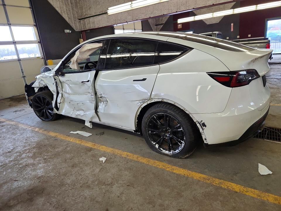 2020 Tesla Model y VIN 5YJYGDEE3LF017097 COPART salvage auction — FRONT END, Il - Certificate Of Title, sold $4,250 on 2026-07-20 (photo 2)