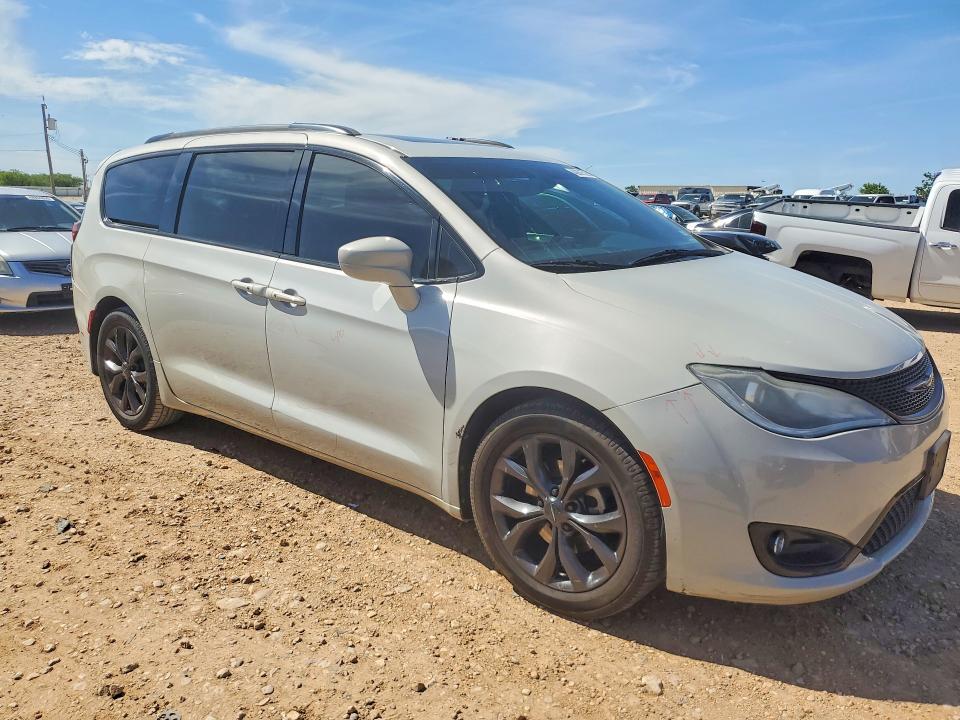 2020 Chrysler Pacifica VIN 2C4RC1FG1LR173500 COPART salvage auction — REAR END, Tx - Salvage Vehicle Title, sold $3,500 on 2026-07-09 (photo 4)