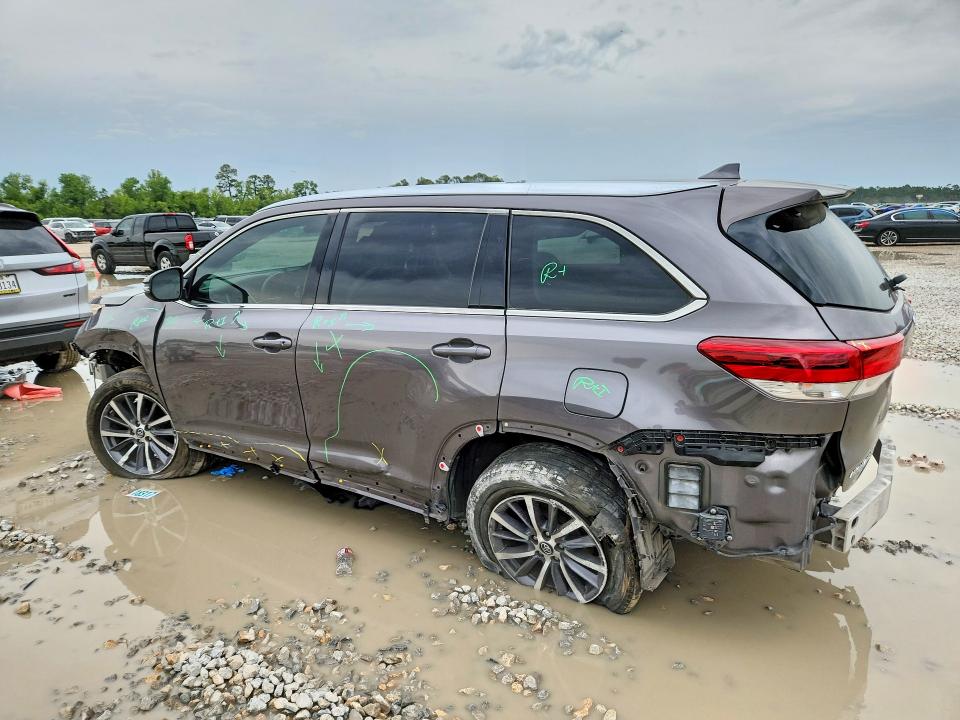 2019 Toyota Highlander VIN 5TDKZRFH3KS569537 COPART salvage auction — FRONT END, TX - SALVAGE VEHICLE TITLE, sold $8,300 on 2026-07-21 (photo 2)
