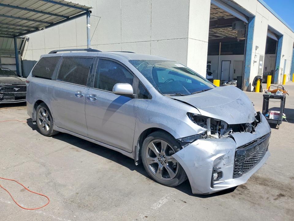 2018 Toyota Sienna VIN 5TDXZ3DC4JS907049 COPART salvage auction — FRONT END, Tx - Salvage Vehicle Title, sold $4,400 on 2026-07-31 (photo 4)