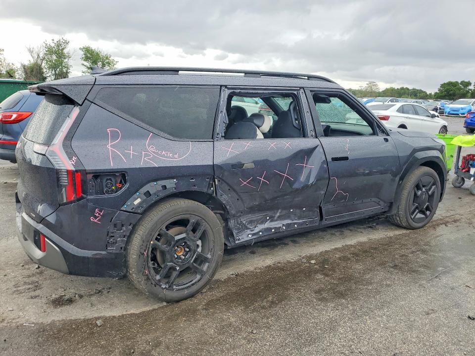2025 Kia Ev9 VIN 5XYAEFS54SG002686 COPART salvage auction — SIDE, Fl - Cert Of Title Slvg Rebuildable, sold $11,200 on 2026-07-28 (photo 3)