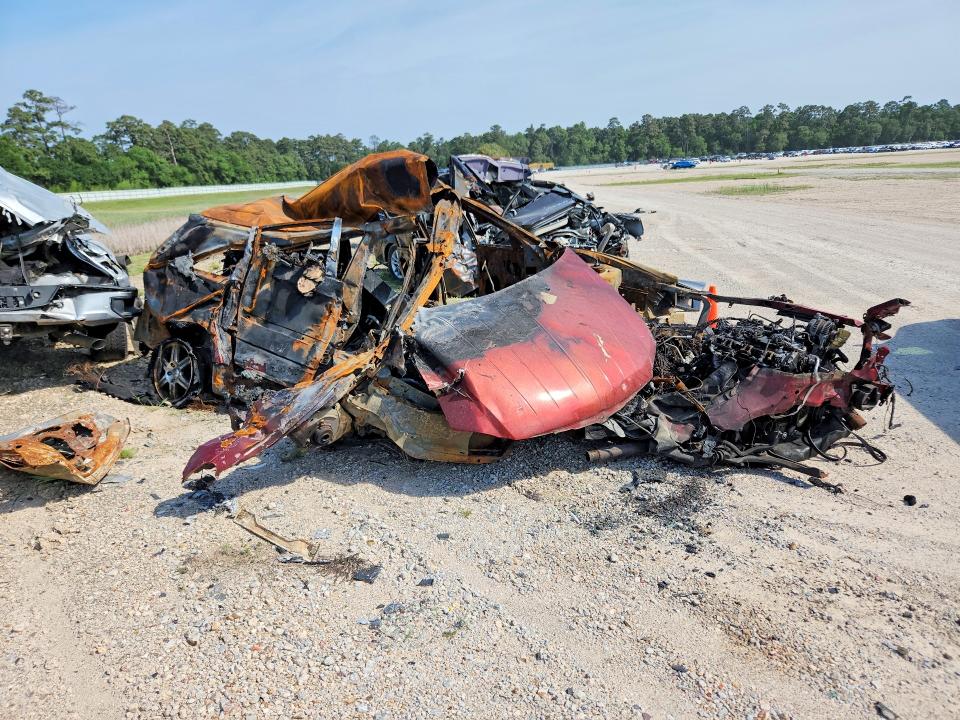 2008 Chrysler Pacifica VIN 2A8GM68X08R144584 COPART salvage auction — BURN, Tx - Nonrepairable Title, sold $200 on 2026-09-11 (photo 4)