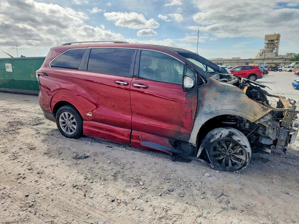 2022 Toyota Sienna VIN 5TDJRKEC2NS091334 COPART salvage auction — BURN, La - Cert Of Title-Salvage, sold $5,000 on 2026-07-29 (photo 4)