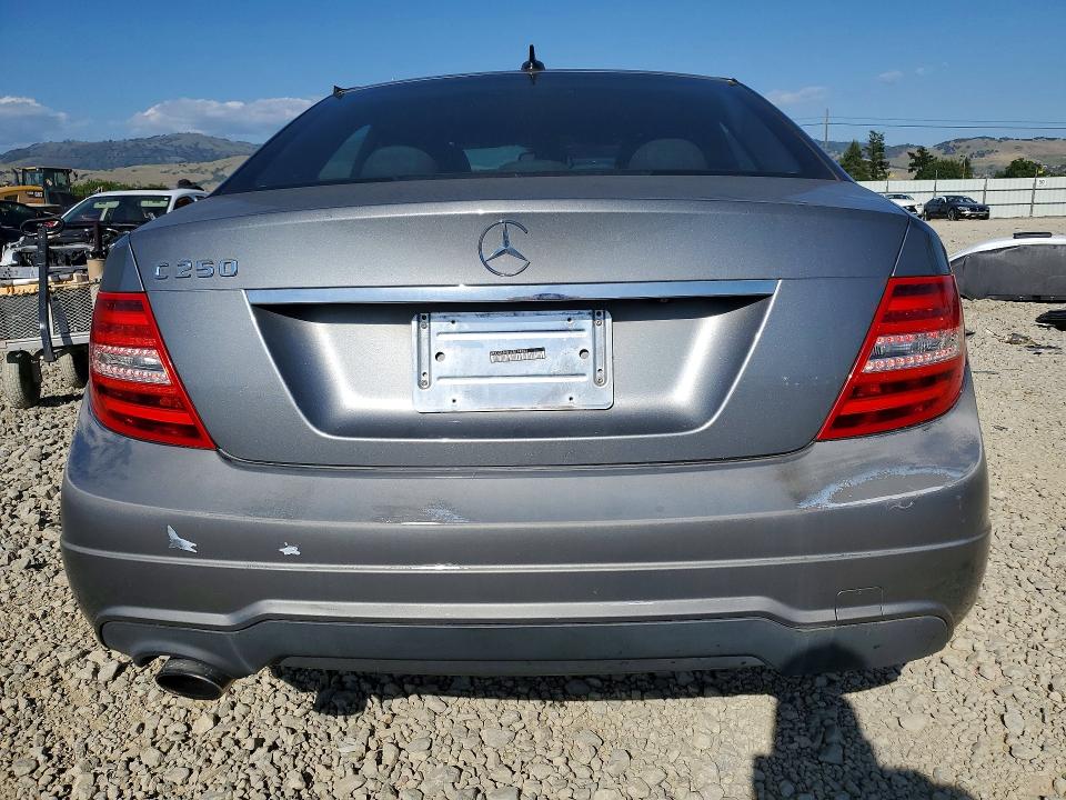 2012 Mercedes-benz C-klasse VIN WDDGF4HB1CR194392 COPART salvage auction — MINOR DENT/SCRATCHES, Ca - Dis/Dlr/Exp App For Dup Clean, sold $3,000 on 2026-08-18 (photo 6)