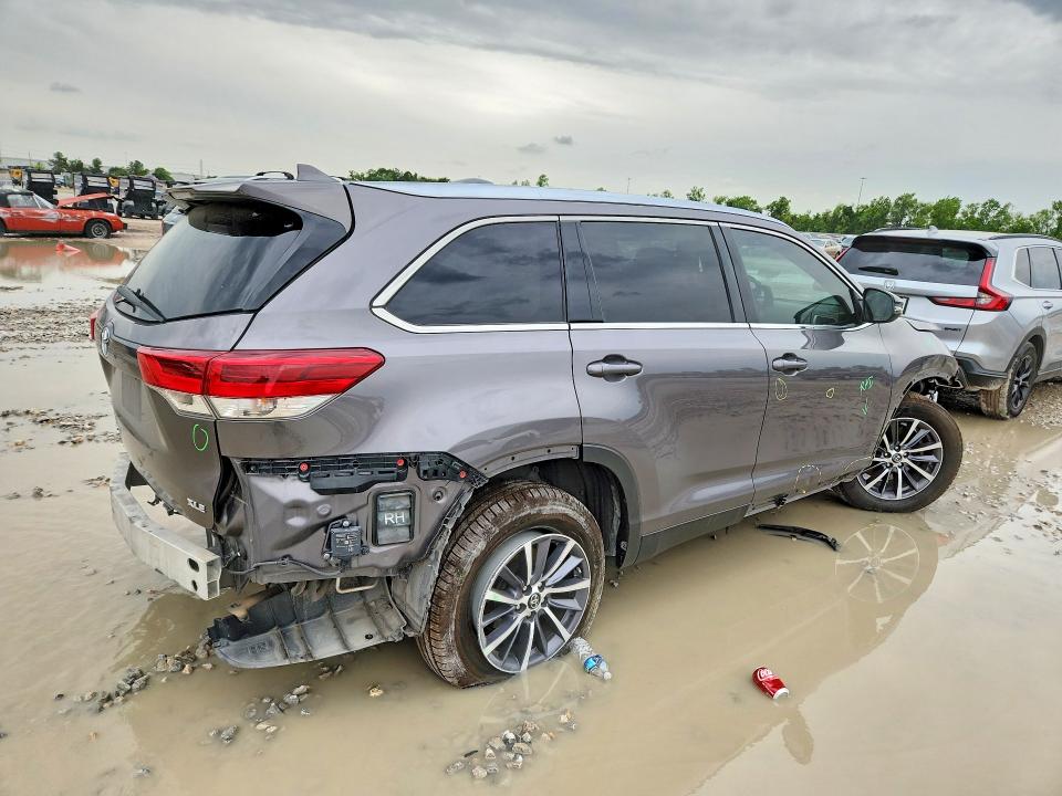 2019 Toyota Highlander VIN 5TDKZRFH3KS569537 COPART salvage auction — FRONT END, TX - SALVAGE VEHICLE TITLE, sold $8,300 on 2026-07-21 (photo 3)