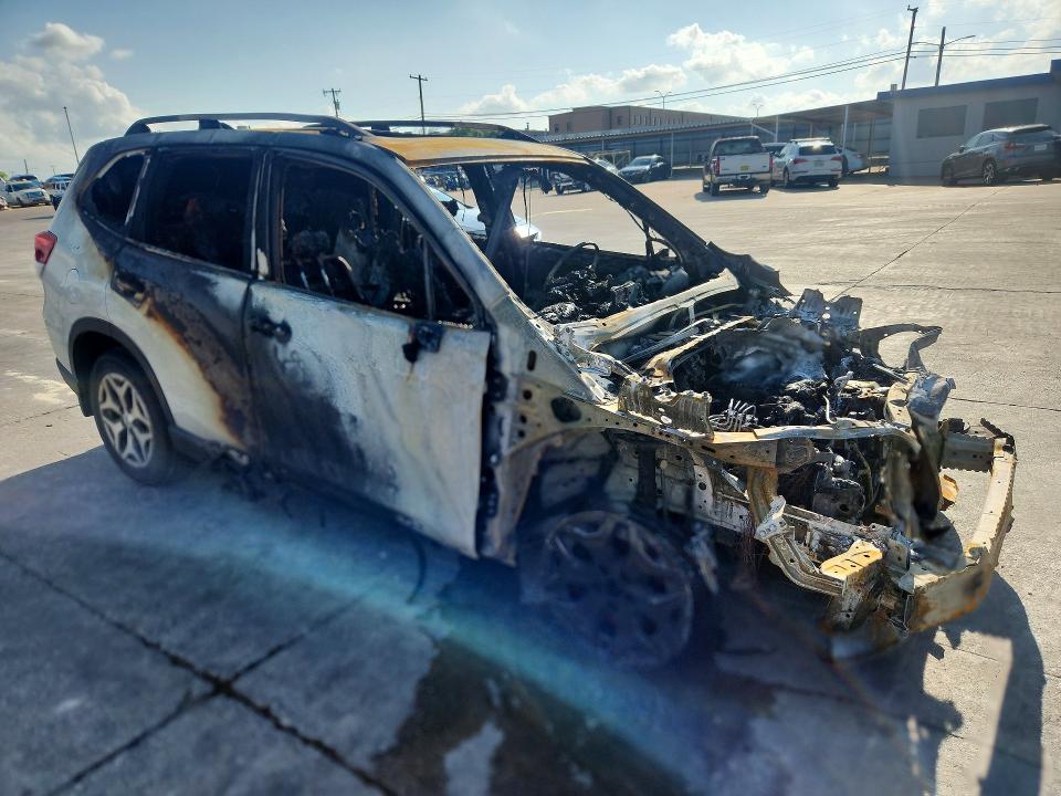 2020 Subaru Forester VIN JF2SKAJC0LH606424 COPART salvage auction — BURN, TX - NONREPAIRABLE TITLE, sold $200 on 2026-07-16 (photo 4)