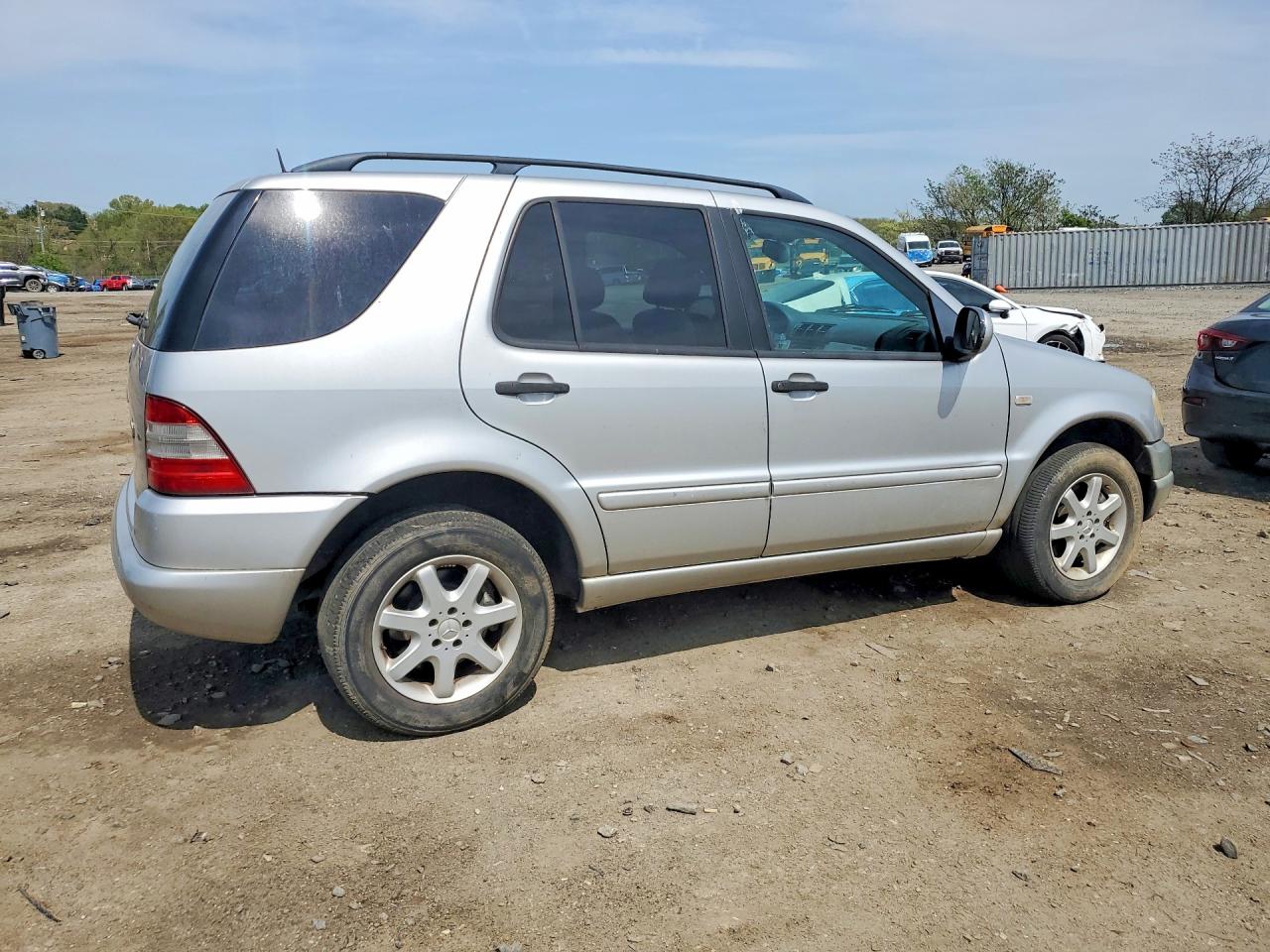 2000 Mercedes-Benz Ml430 VIN 4JGAB72E8YA189188 COPART salvage auction — Minor Dent/Scratches, MD - CERTIFICATE OF TITLE, sold $425 on 2026-07-03 (photo 3)