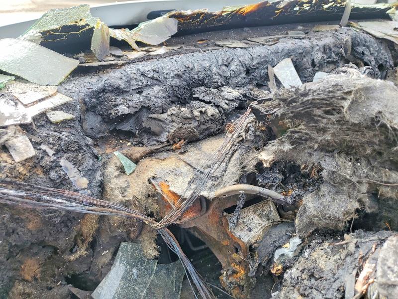2013 Porsche Cayenne VIN WP1AF2A20DLA36045 COPART salvage auction — INTERIOR BURN, Ca - Non-Repairable Vehicle Cert, sold $400 on 2026-07-16 (photo 9)