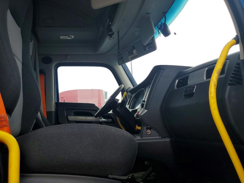 2022 Kenworth Constructi VIN 1XKYD49X2NJ472561 COPART salvage auction — FRONT END, TX - SALVAGE VEHICLE TITLE, sold $19,100 on 2026-07-16 (photo 5)