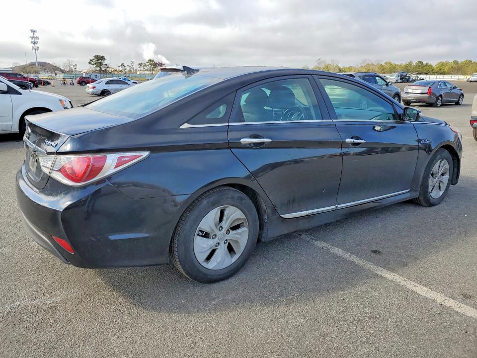 2015 Hyundai Sonata VIN KMHEC4A49FA133036 COPART salvage auction — MINOR DENT/SCRATCHES, Ny - Certificate Of Title, sold $125 on 2026-07-27 (photo 3)