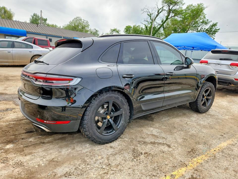 2021 Porsche Macan VIN WP1AA2A50MLB02358 COPART salvage auction — SIDE, Salvage Title, sold $500 on 2026-07-22 (photo 3)