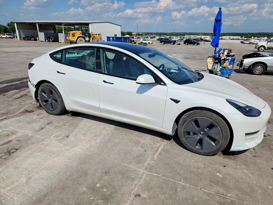 2021 Tesla Model 3 VIN 5YJ3E1EA5MF053693 COPART salvage auction — SIDE, Tx - Salvage Vehicle Title, sold $6,500 on 2026-07-09 (photo 4)