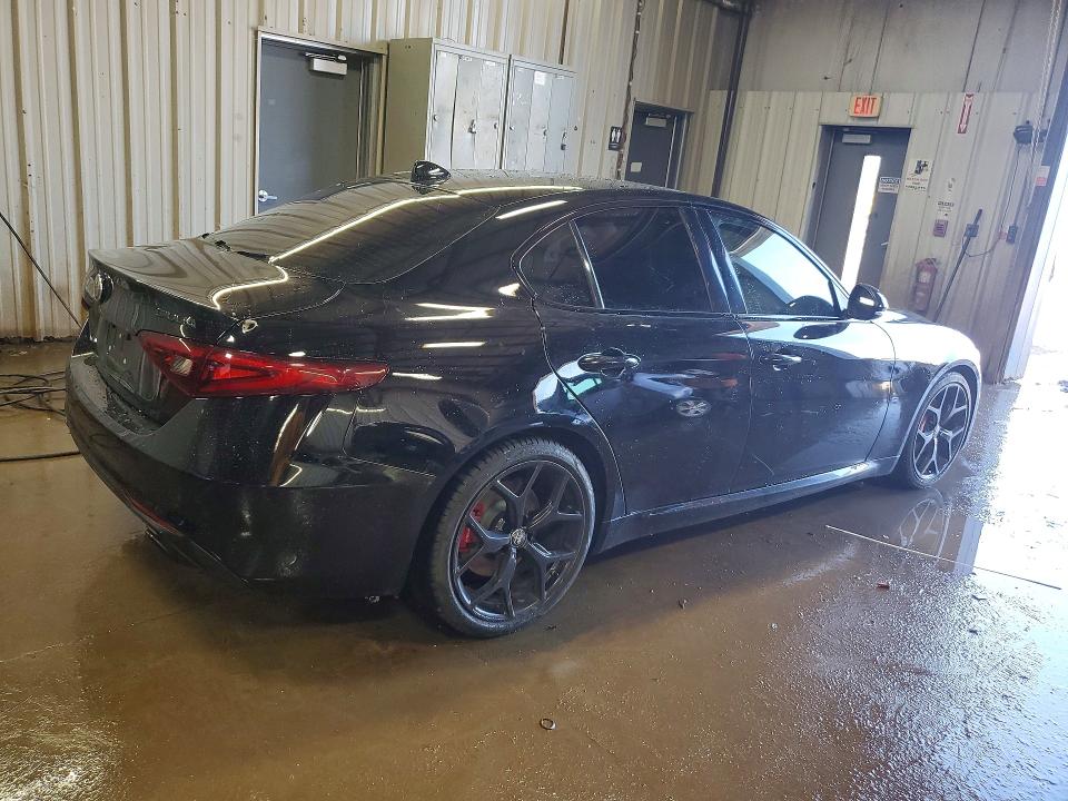 2020 Alfa romeo Giulia VIN ZARFAMAN9L7636572 COPART salvage auction — VANDALISM, Il - Salvage Certificate, sold $8,100 on 2026-07-16 (photo 3)