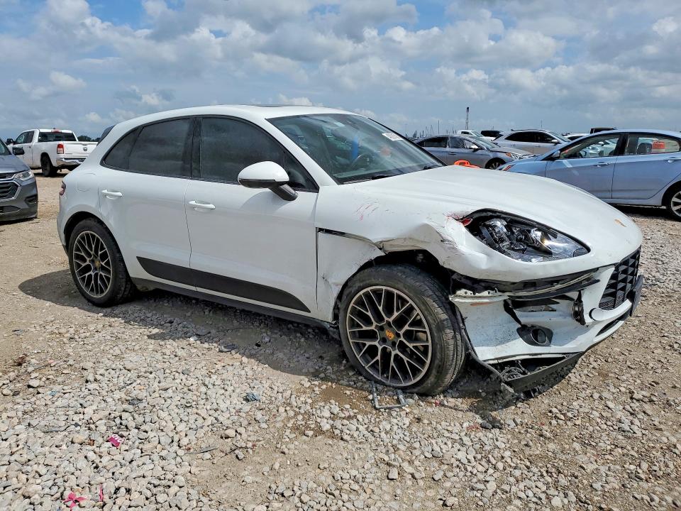 2017 Porsche Macan VIN WP1AA2A51HLB09390 COPART salvage auction — FRONT END, TX - SALVAGE VEHICLE TITLE, sold $6,300 on 2026-07-02 (photo 4)