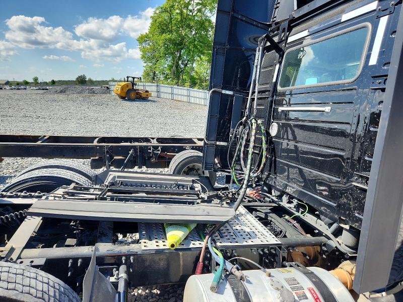 2025 Volvo Vnl VIN 4V4NC9EH2SN682731 COPART salvage auction — UNDERCARRIAGE, GA - CERT OF TITLE-SALVAGE, sold $12,900 on 2026-07-09 (photo 6)