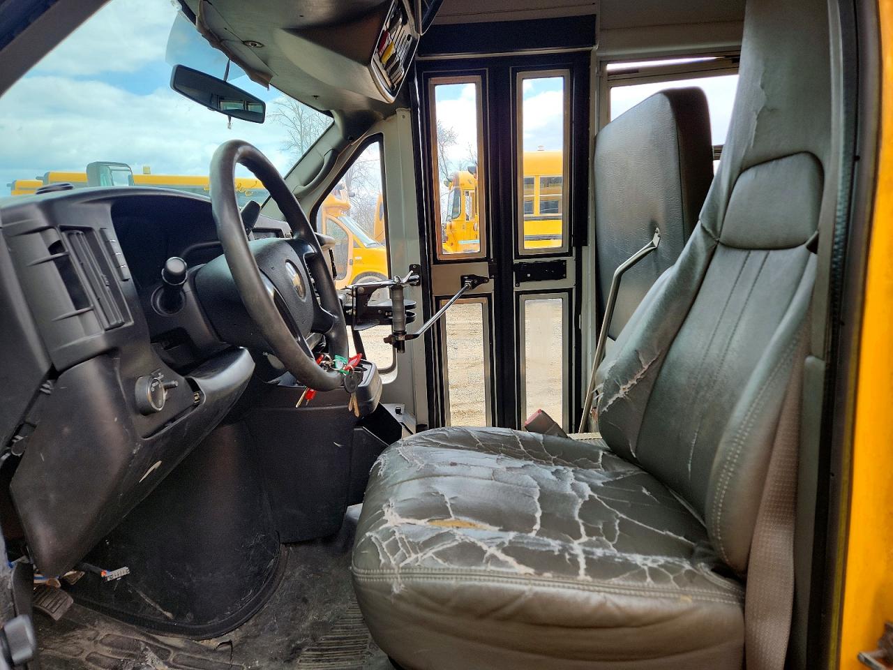 2011 Thomabuses Express VIN 1GB3G3BGXB1165205 COPART salvage auction — Minor Dent/Scratches, WI - CERTIFICATE OF TITLE, sold $2,000 on 2026-09-08 (photo 7)