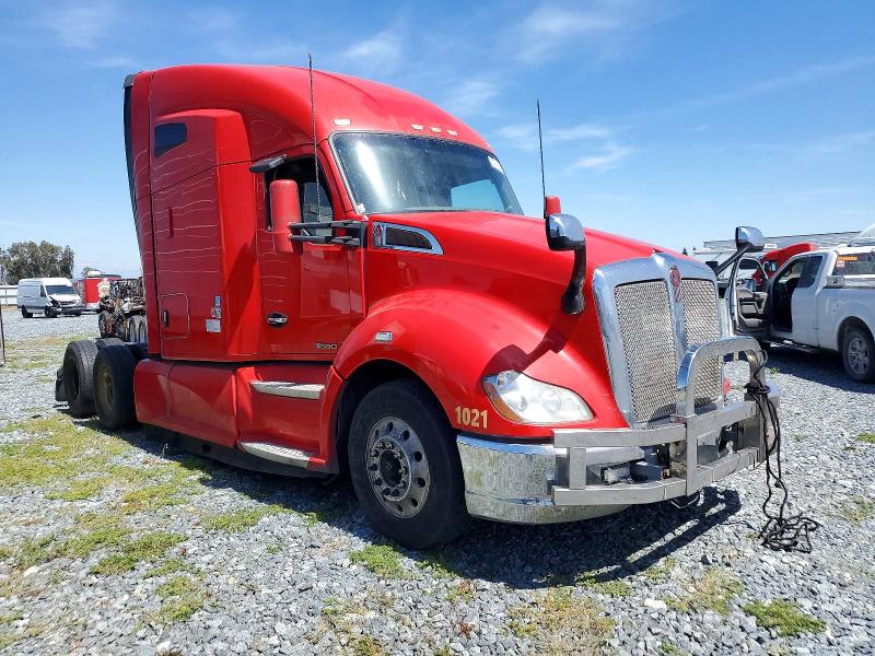 2019 Kenworth T680 VIN 1XKYDP9XXKJ295545 COPART salvage auction — MINOR DENT/SCRATCHES, CA - DIS/DLR/EXP ONLY CLEAN TITLE, sold $11,500 on 2026-07-13 (photo 1)