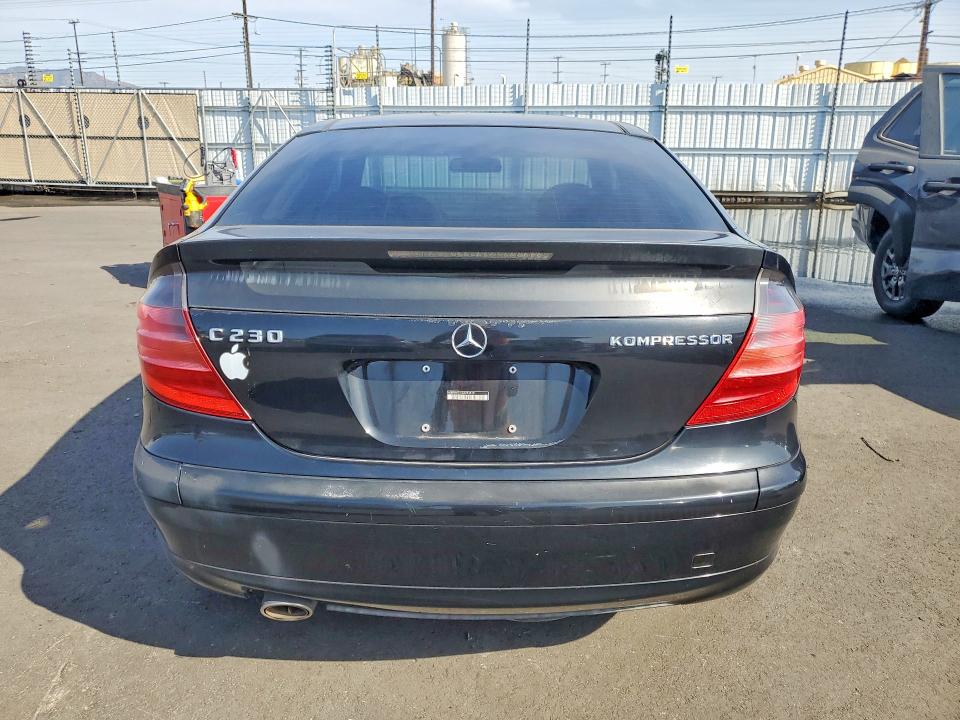 2002 Mercedes-benz C class VIN WDBRN47J12A254519 COPART salvage auction — MINOR DENT/SCRATCHES, Ca - Dis/Dlr/Exp Only Clean Title, sold $300 on 2026-07-29 (photo 6)