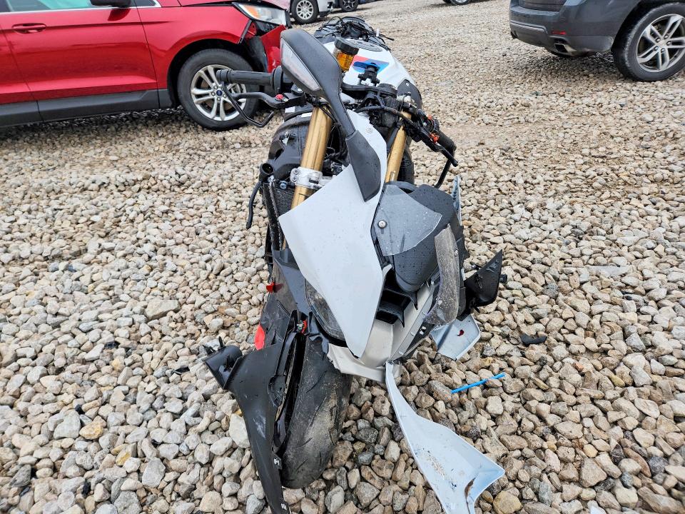 2026 BMW S VIN WB10P2300T6M41242 COPART salvage auction — FRONT END, Salvage Title, sold $9,100 on 2026-07-16 (photo 2)