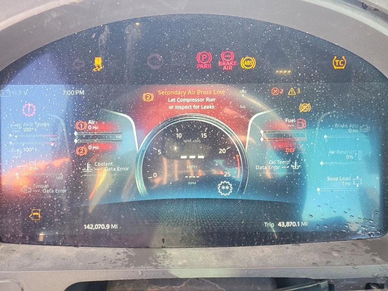 2025 Kenworth T880 VIN 1XKZDK9X4SJ163646 COPART salvage auction — ROLLOVER, TX - SALVAGE VEHICLE TITLE, sold $9,400 on 2026-07-09 (photo 8)