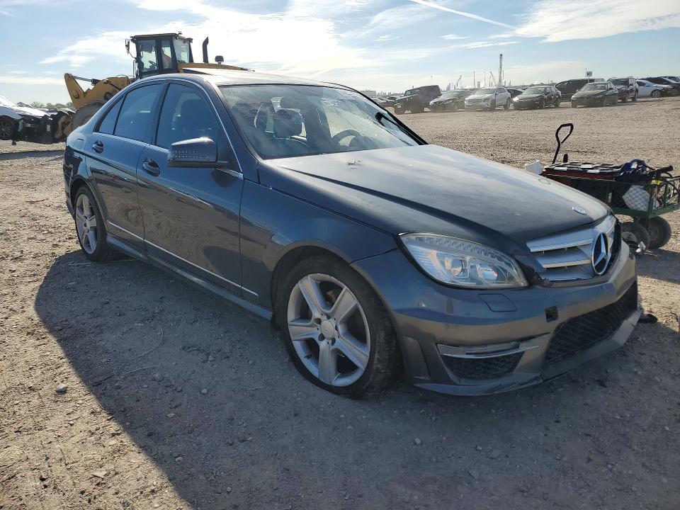 2010 Mercedes-benz C class VIN WDDGF5EB7AA403169 COPART salvage auction — SIDE, TX - NONREPAIRABLE TITLE, sold $625 on 2026-07-16 (photo 4)