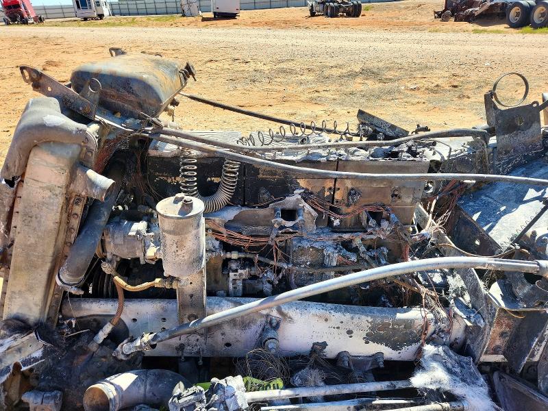 1998 Freigliner VIN 1FUPCDZB0WP972191 COPART salvage auction — BURN, TX - NONREPAIRABLE TITLE, sold $10 on 2026-07-30 (photo 7)