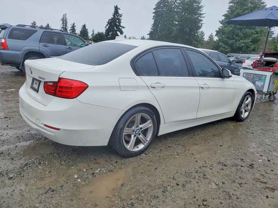 2014 BMW 3er VIN WBA3C1C57EK113339 COPART salvage auction — MECHANICAL, Wa - Aff Of Loss/Rel Of Interest, sold $800 on 2026-07-02 (photo 3)