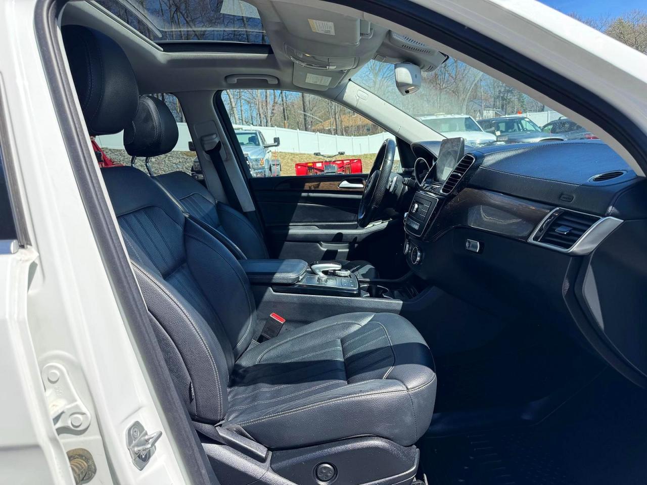 2017 Mercedes-Benz GLS-Class VIN 4JGDF6EE6HA884065 COPART salvage auction — Minor Dent/Scratches, MA - CERTIFICATE OF TITLE, sold $10,200 on 2026-07-01 (photo 7)