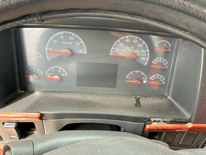 2007 Volvo Vn VIN 4V4NC9KK87N466664 COPART salvage auction — MINOR DENT/SCRATCHES, Tx - Certificate Of Title (P), sold $13,000 on 2026-07-08 (photo 8)