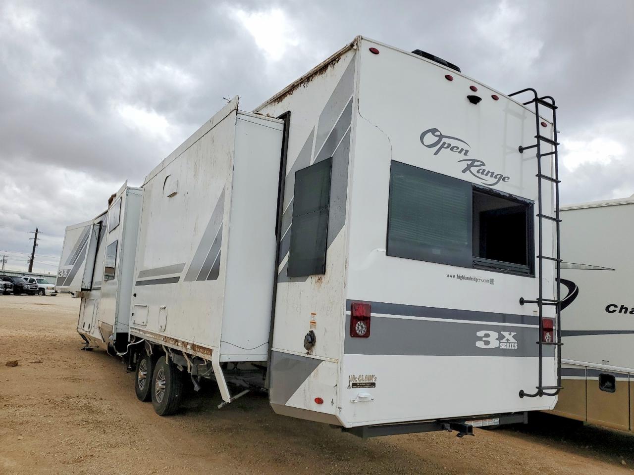 2025 Highland Ridge VIN 58TCM0BV0S3BD3069 COPART salvage auction — Rollover, TX - SALVAGE VEHICLE TITLE, sold $15,500 on 2026-06-18 (photo 3)